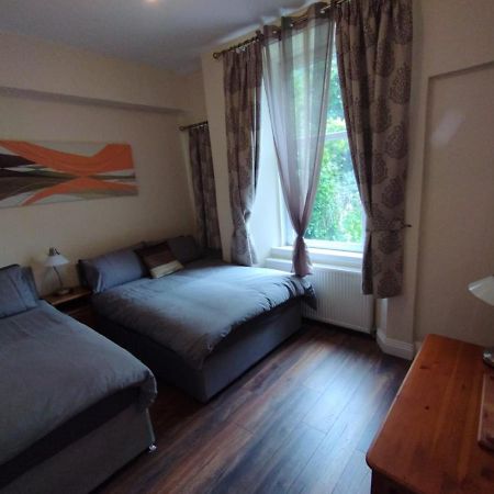 2 Bedrooms Flat Central Edinburgh, Sleeps 6, In The Shadow Of Holyrood Park And Arthur'S Seat With Free Parking, Two Bed Rooms Ngoại thất bức ảnh