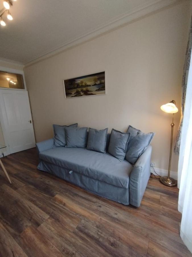 2 Bedrooms Flat Central Edinburgh, Sleeps 6, In The Shadow Of Holyrood Park And Arthur'S Seat With Free Parking, Two Bed Rooms Ngoại thất bức ảnh