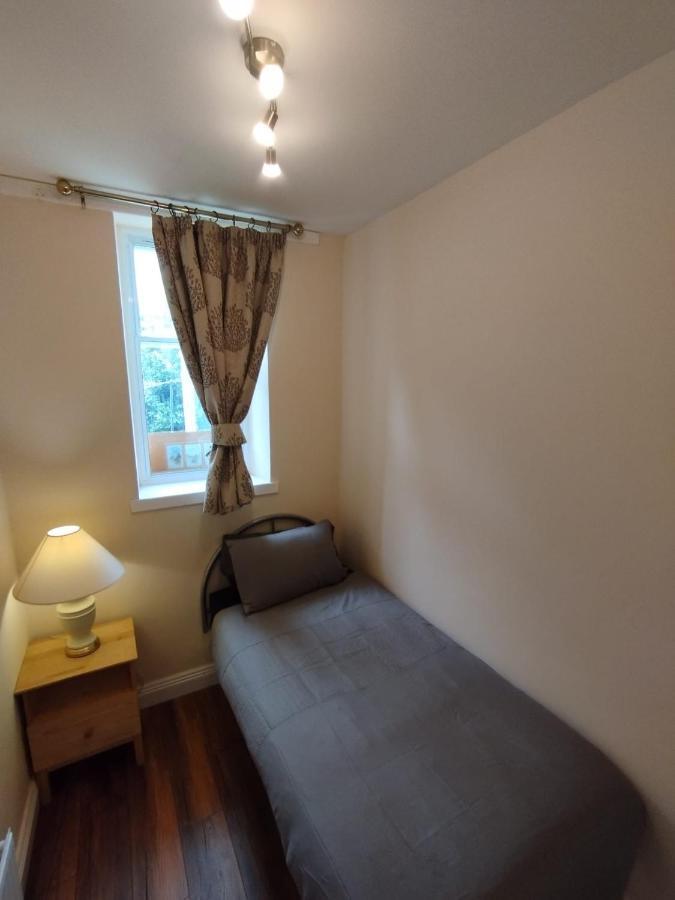 2 Bedrooms Flat Central Edinburgh, Sleeps 6, In The Shadow Of Holyrood Park And Arthur'S Seat With Free Parking, Two Bed Rooms Ngoại thất bức ảnh