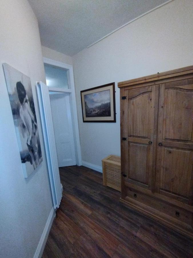 2 Bedrooms Flat Central Edinburgh, Sleeps 6, In The Shadow Of Holyrood Park And Arthur'S Seat With Free Parking, Two Bed Rooms Ngoại thất bức ảnh