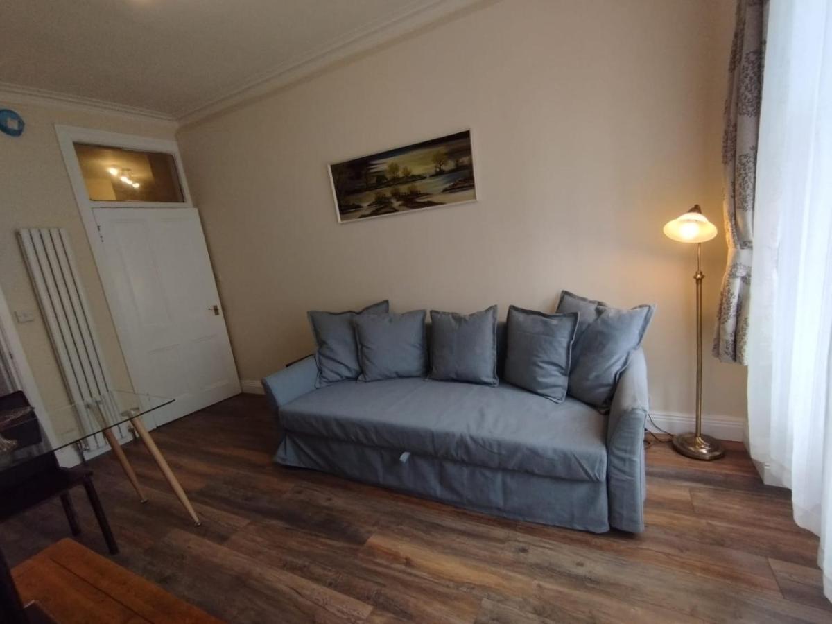 2 Bedrooms Flat Central Edinburgh, Sleeps 6, In The Shadow Of Holyrood Park And Arthur'S Seat With Free Parking, Two Bed Rooms Ngoại thất bức ảnh