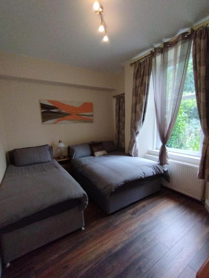 2 Bedrooms Flat Central Edinburgh, Sleeps 6, In The Shadow Of Holyrood Park And Arthur'S Seat With Free Parking, Two Bed Rooms Ngoại thất bức ảnh